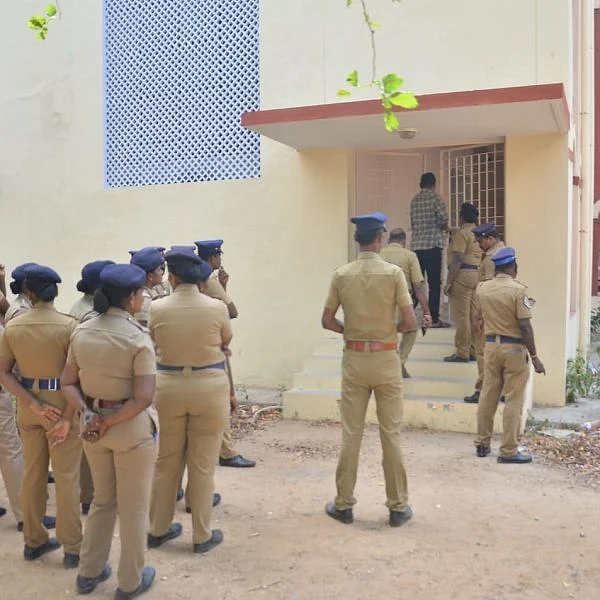 ‘பலதரப்பட்ட இடையூறுகள் உள்ளன’ - நிர்மலாதேவியை பேசவிடாமல் தடுத்த காவல்துறை