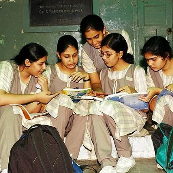சிபிஎஸ்இ தேர்வு முறைகளில் மாற்றம்?! - மத்திய மனிதவள மேம்பாட்டுத்துறை தகவல்
