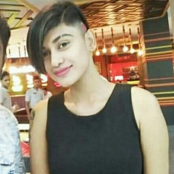 'அண்டர் கட்' - ஓவியாவின் புது ஹேர்ஸ்டைல் விவரம் இவைதான்! #OviyaHairStyle