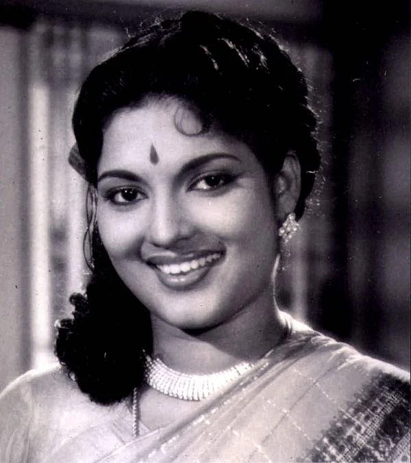 '' 'உடல் எடையைக் குறைக்க குளிர்ந்த நீரில் குளிக்கிறேன்' என்பார் தேவிகா!" - விஜயகுமாரி #DevikaMemories