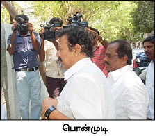 ''வரும்போதே, கரன்ட் கொண்டு வந்திருக்க வேண்டாமா?''