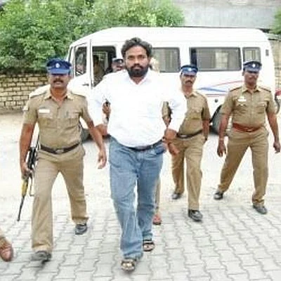 வேலூரில் பிரபல ரவுடி அடித்துக் கொலை...பதற்றம்