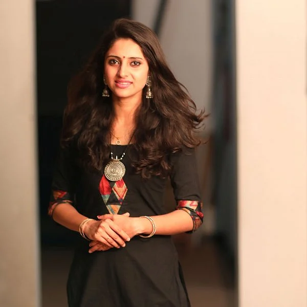 ``மகள் மாதிரி நடத்தினதுக்கு இப்ப என் மேல புகார் பண்ணியிருக்கா..!'' - `பொன்மகள் வந்தாள்' இயக்குநர்