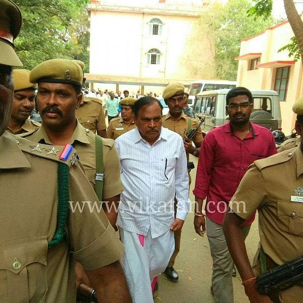 ``வழக்கு முடியும்வரை வரக்கூடாது" கணபதிக்கு கெட்அவுட் சொன்ன பாரதியார் பல்கலைக்கழகம்!