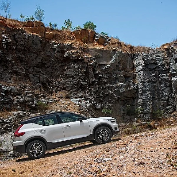 வால்வோ XC40-யின் இரண்டு புதிய வேரியன்டுகள் அறிமுகம்!
