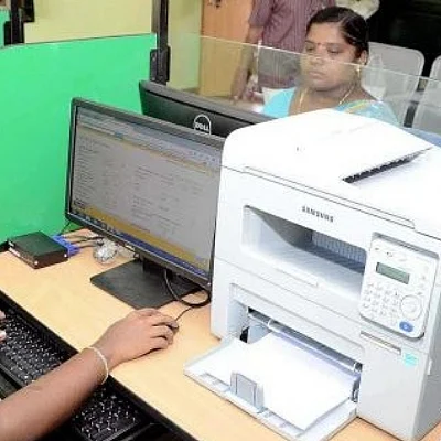 இ-சேவை மையங்களில் ரூ.25 கொடுத்தால் வண்ண வாக்காளர் அடையாள அட்டை