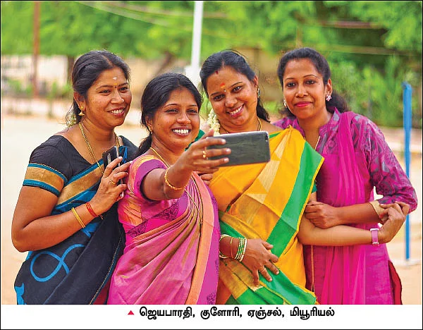 ரெட்டை ஜடை நட்பு... ரொம்பவே ஸ்ட்ராங்கு!