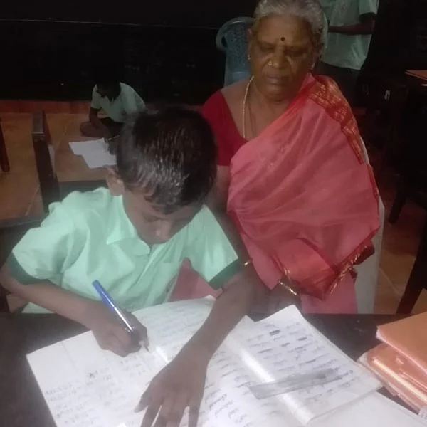 ``ஆட்டிசம் பேரனுக்காக தினமும் ஸ்கூலுக்குப் போறேன்”! நாராயணி பாட்டி