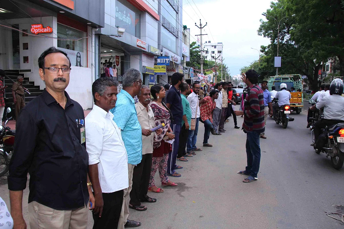 கதிராமங்கலம், நெடுவாசல் மக்களுக்கு ஆதரவாக மனிதச் சங்கிலிப் போராட்டம்