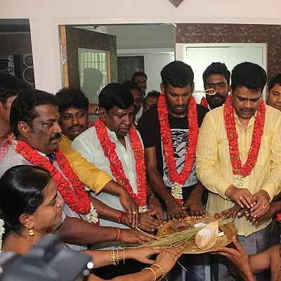 '’நல்லா இருக்கு நியாயம் உன் சீலைல போச்சாம் சாயம்...!'’ வடிவேலுவின் அரசியல் வெடி