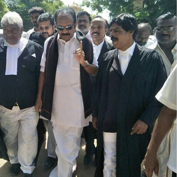 பிரணாப் முகர்ஜிக்கு கருப்புக்கொடி காட்டிய வழக்கு- வைகோ உள்ளிட்ட 83 பேர் விடுதலை!