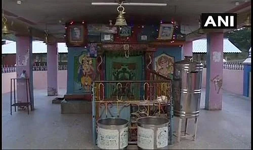 காதலிக்கு கோயில் நிர்வாகம்...15 பாட்டில் விஷம்... 15 உயிர்கள் பலி! - மடாதிபதியின் குரூரம்