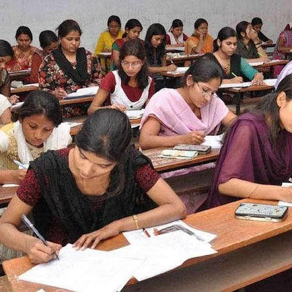 ``நீட் தேர்வுக்குத் தமிழில் புத்தகங்களே இல்லை” - அதிர்ச்சி தகவல்!