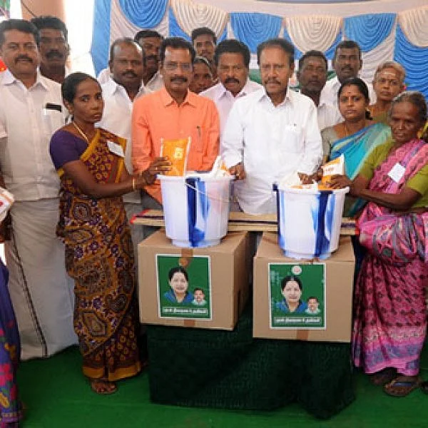 `தி.மு.க கொள்கை இல்லாத கட்சி என்பதை கனிமொழி நிரூபித்துள்ளார்' - தம்பிதுரை குற்றச்சாட்டு!