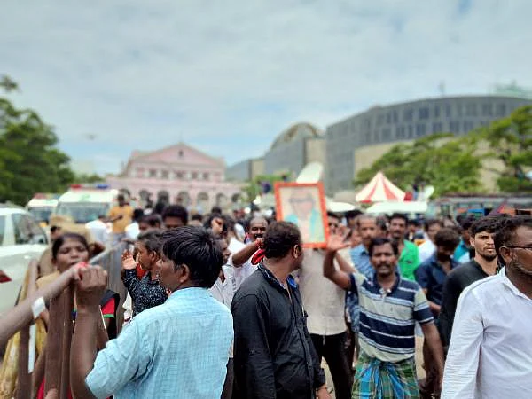 ``என்ன செய்தார் இந்த கருணாநிதி...ஏன் இப்படியெல்லாம் நடந்தது? - ஒரு 'ஆங்ரி' நிருபரின் பதிவு