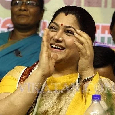 அன்று கனவுக்கன்னியாக பார்த்தவர்கள் இன்று அண்ணியாக பார்க்கிறார்கள்: மகிழ்ச்சியில் குஷ்பு!