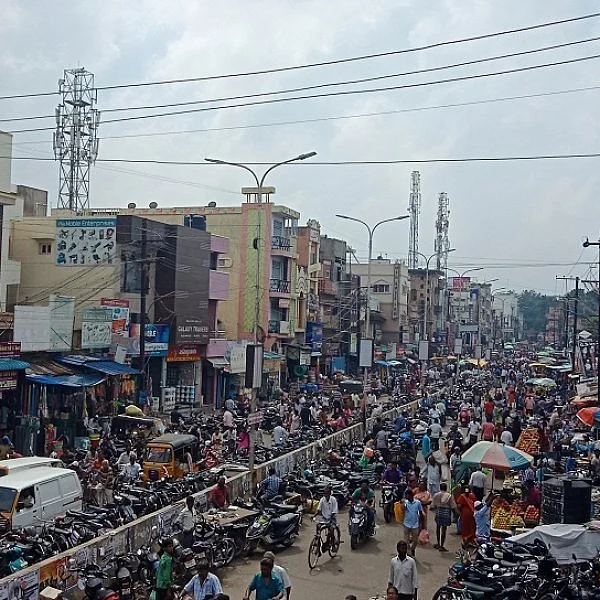 வேலூரில் களைக்கட்டிய தீபாவளி - 2,000 போலீஸார் பாதுகாப்பு!