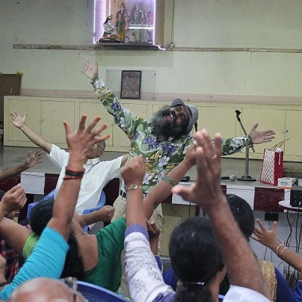 சிரிப்பு யோகா - நம் ஆரோக்கியத்துக்கான இனிப்பு மருந்து