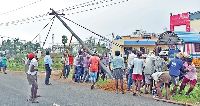 மோடி டு எடப்பாடி 'ஆப்பரசியல்' - நிமிட வாசிப்பில் ஜூனியர் விகடனின் 10 மேட்டர்கள்!