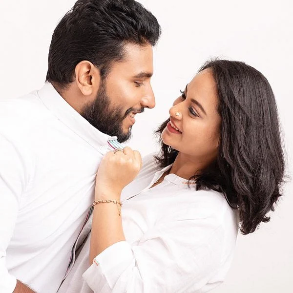 `கர்ப்பமாக இருக்கிறேன்னு சொன்னதும் அவர் அம்மாவே பிறக்கப்போறாங்கன்னு எமோஷனலாகிட்டார்!' - நெகிழும் சுஜா