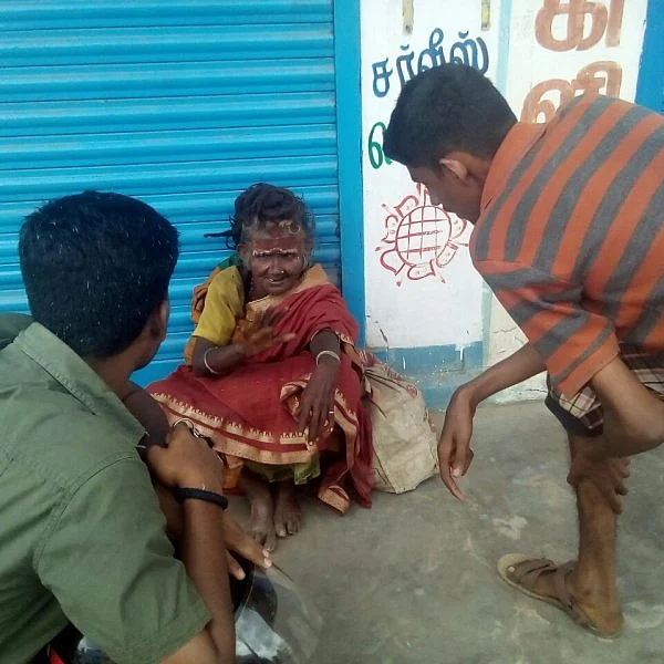 `ஆதரவற்றவர்களுக்கு உதவும் `மனிதம்' அமைப்பு!