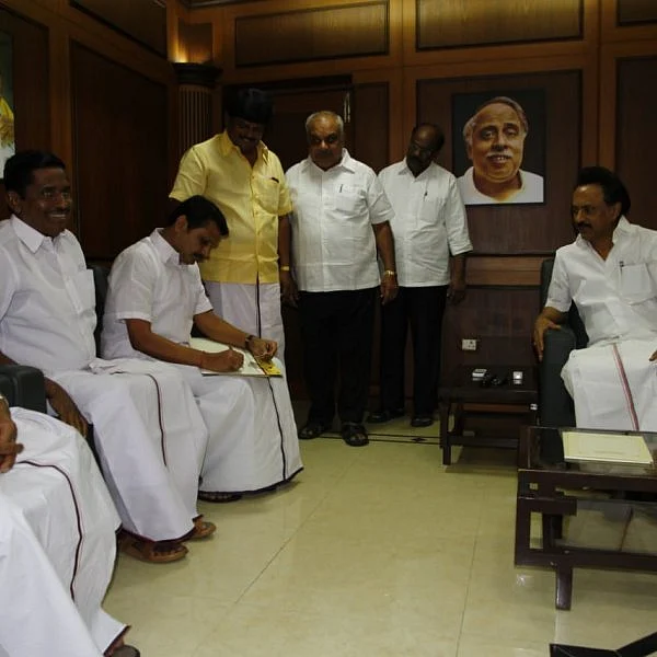 ``ஸ்டாலின் மீது ஈர்ப்பு; தினகரன் பற்றி பேச மறுப்பு!” - அறிவாலயத்தில் பணிவுகாட்டிய செந்தில் பாலாஜி