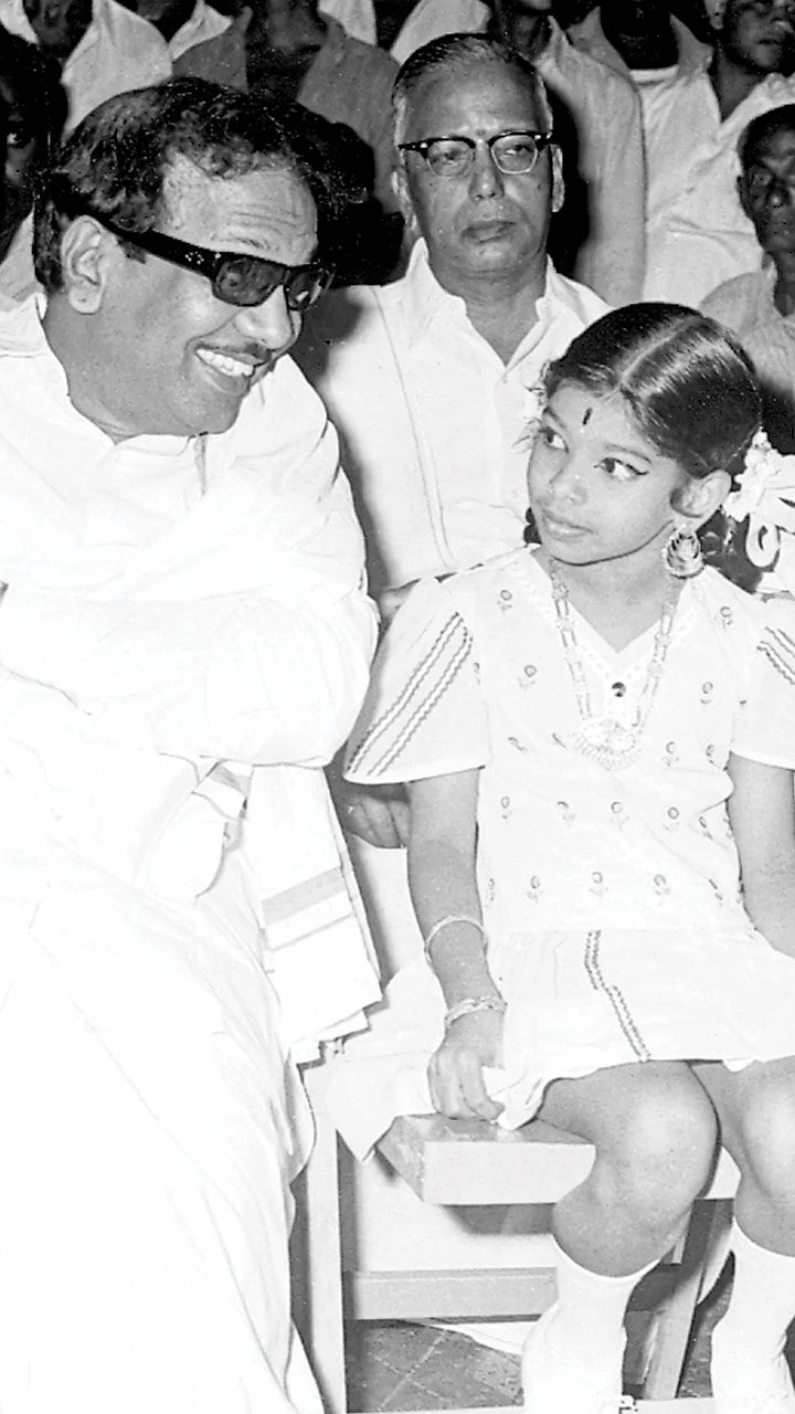 நினைவலைகளில் நிழலாடும் கருணாநிதி