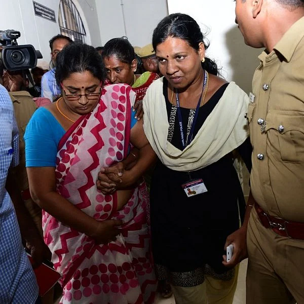 நிர்மலா தேவி விவகாரத்தில் சிக்கிக்கொண்ட காமராஜர் பல்கலைக்கழகப் பேராசிரியர்!