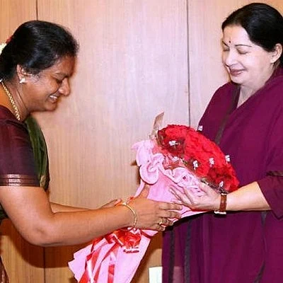 'சசிகலாவை அறைந்தாரா முதல்வர்?!' - முதல்வரையே முந்திய பின்னணி