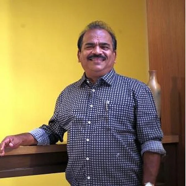 ``மீ டூ ஆயுதத்தைக் கொண்டு பெண்கள் தாங்களே குத்திக்கொள்ளக் கூடாது” - நாஞ்சில் சம்பத் அட்வைஸ்!