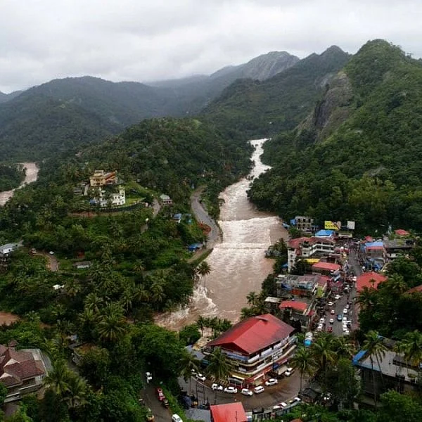 `ஒரு நாளைக்கு 20 நிமிடம் இலவசம்’ - கேரளா மக்களுக்கு உதவிக்கரம் நீட்டிய டெலிகாம் நிறுவனங்கள்