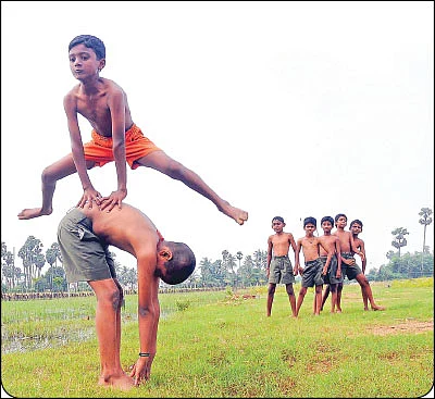 நம்ம ஊரு நம்ம மண் - நம்ம ஊரு விளையாட்டு
