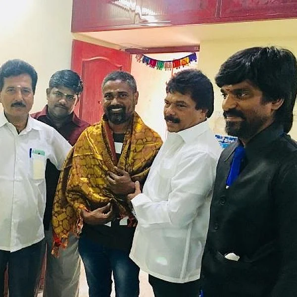 செகண்ட் ஹேண்ட் ஹார்ட் டிஸ்க்... சிக்கன டிஸ்கஷன் ரூம்... பட்ஜெட் படங்களுக்கு உதவும் ’Give and Take’..!