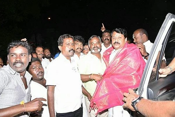 "ஜெயலலிதா இல்லாத இடத்தில்..!?" - உருகும் நயினார் நாகேந்திரன்