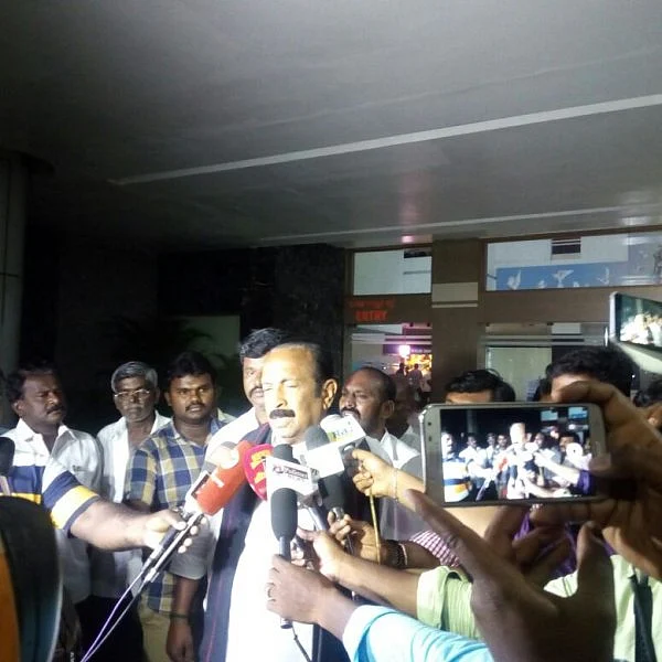 நடராஜனைப் பார்க்க வைகோ, திருமாவளவன் மருத்துவமனை வருகை..!