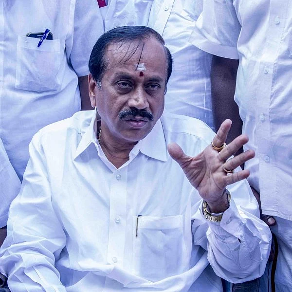 `பர்தாவில் பிட்டு; ஜோசப் விஜய்; தேசத் துரோகி!’ - சிவகங்கையை வெல்வாரா ஹெச்.ராஜா?