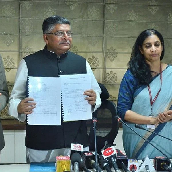 பலமடையும் ஆதார்... பலவீனமாகும் RTI...தனிநபர் தகவல் பாதுகாப்புச் சட்டத்தின் சிக்கல்கள்!