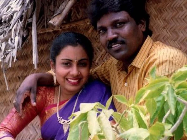 `நீட் கோச்சிங், மொபைல் தண்ணியில விழுந்துடுச்சு!- மகள் குறித்த சர்ச்சைக்கு அனிதா-குப்புசாமி விளக்கம்