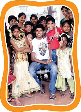 ஒரே ஒரு ஊரிலே...இருட்டில் வந்த விளக்குச் சாமியார் !