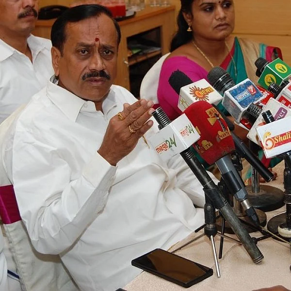'விஜயபாஸ்கரின் கேஸ் ஸ்பீடா நடக்கும்'- நெட்டிசனின் காட்டமான கேள்விக்கு ஹெச்.ராஜா அதிரடி பதில்