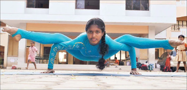 ரப்பர் பெண் சபரிதா !