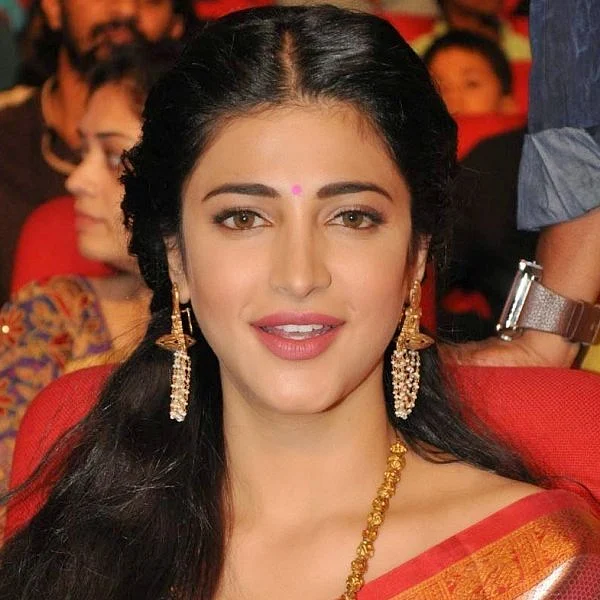 `மிஸ்டர் பெர்ஃபெக்ட் ஜென்டில்மேன் அஜித்தான்!'- ஸ்ருதி ஹாசன்