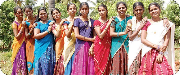 'தாய்மாமன், தாவணி கொண்டு வாராண்டி !'