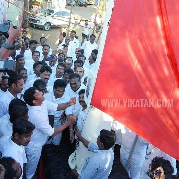 தி.மு.க., கொடிக்கம்பம் அமைக்க இடம் அளித்த உரிமையாளர்மீது வழக்கு!