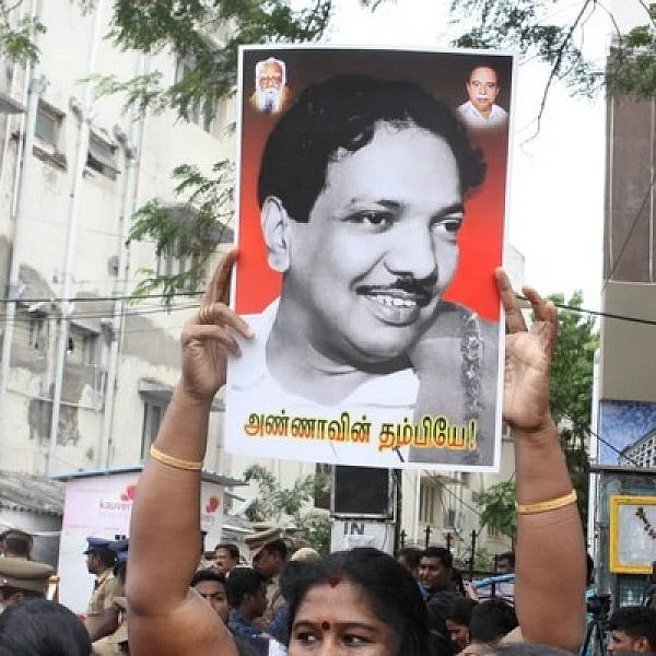 சிறுநீர்த் தொற்று; கல்லீரல் பாதிப்பு; மூச்சுத் திணறல்! - கருணாநிதிக்கு எமனாக வந்த செப்டிசீமியா!