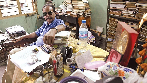“எழுத்தாளர்கள் சமூகத்துக்கு விசுவாசமாக இருக்கிறார்களா?”