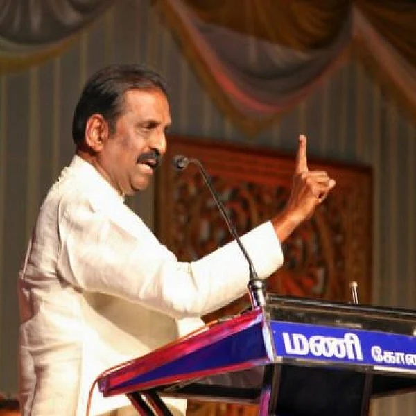 `இனி கவிஞரின் சம்மதத்தைக் கேட்டுவிட்டு விருது கொடுக்க வேண்டும்!' - சொல்கிறார் வைரமுத்து