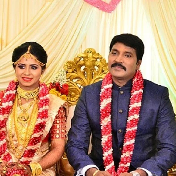``நல்ல நேரம் முடியட்டும்னு காத்திருந்தோம்!" - மதுமிதாவின் கல்யாணக் கதை