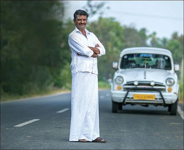 “விருப்பு, வெறுப்பையெல்லாம் ஓரங்கட்டிட்டுதான் ஓட்டணும்!” - டிரைவர் பார்த்திபன்