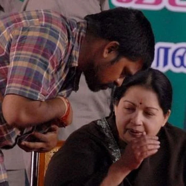 ஜெயலலிதாவின் உதவியாளராக இருந்த பூங்குன்றன் வீட்டில் ரெய்டு!